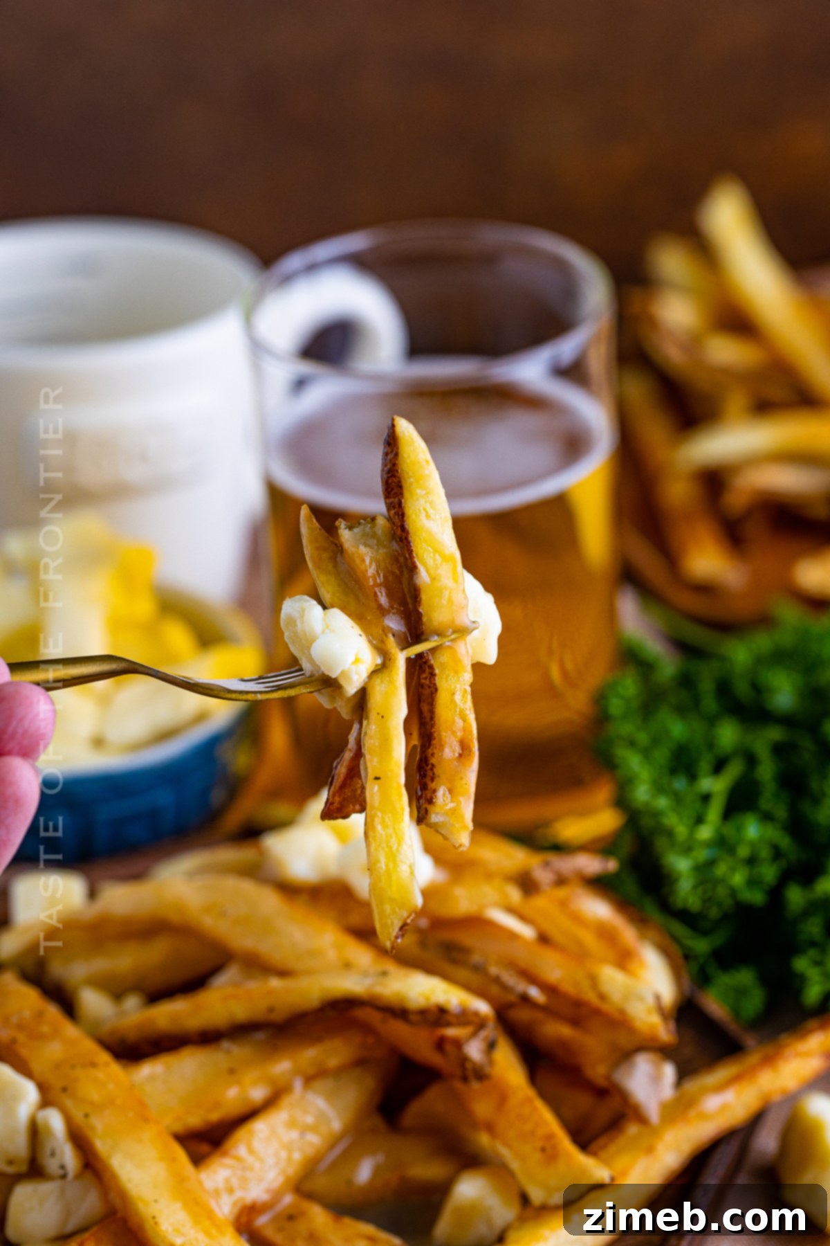 Poutine: Canada's Cheesy, Gravy-Laden Delight 4 Freshly cooked fries topped with melting cheese curds and rich brown gravy