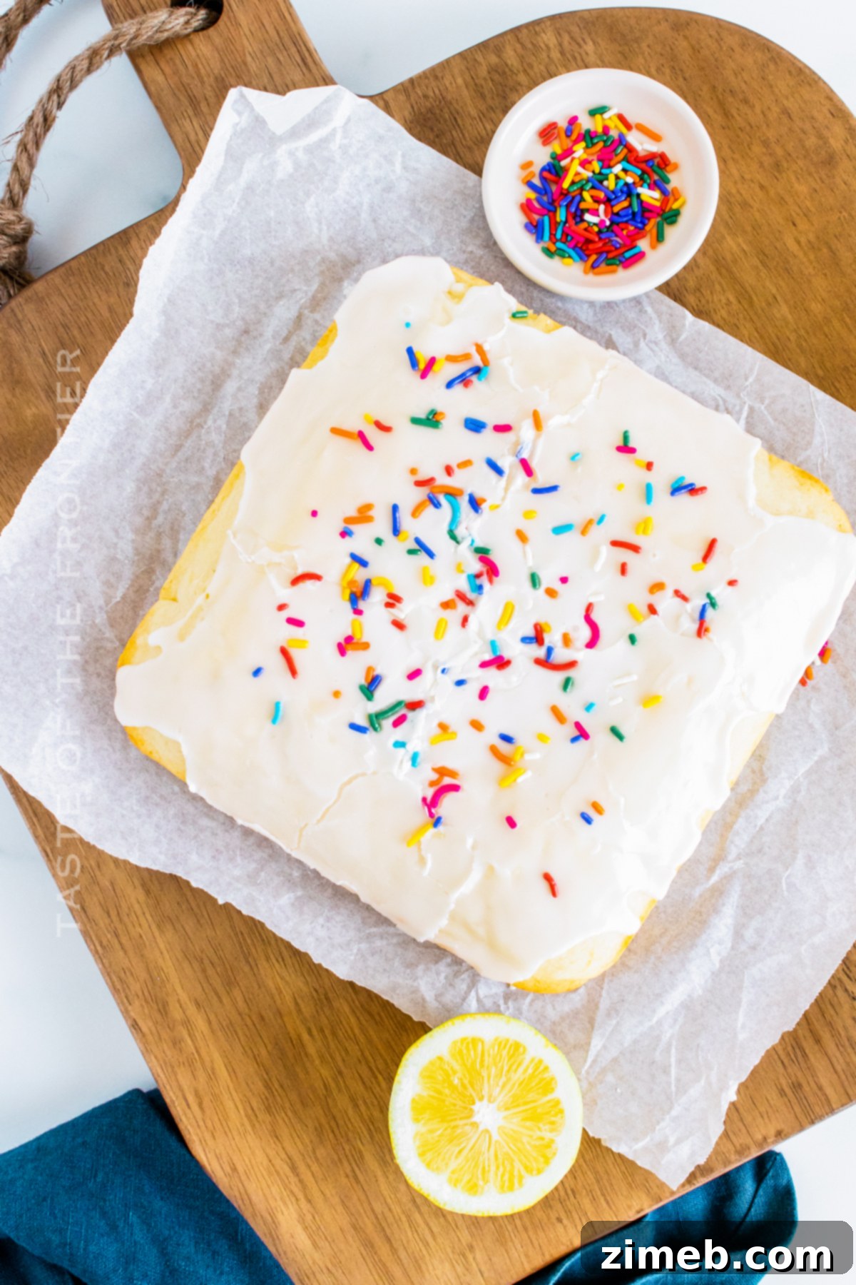 Iced Easy Lemon Cake - Delicious Dessert Idea