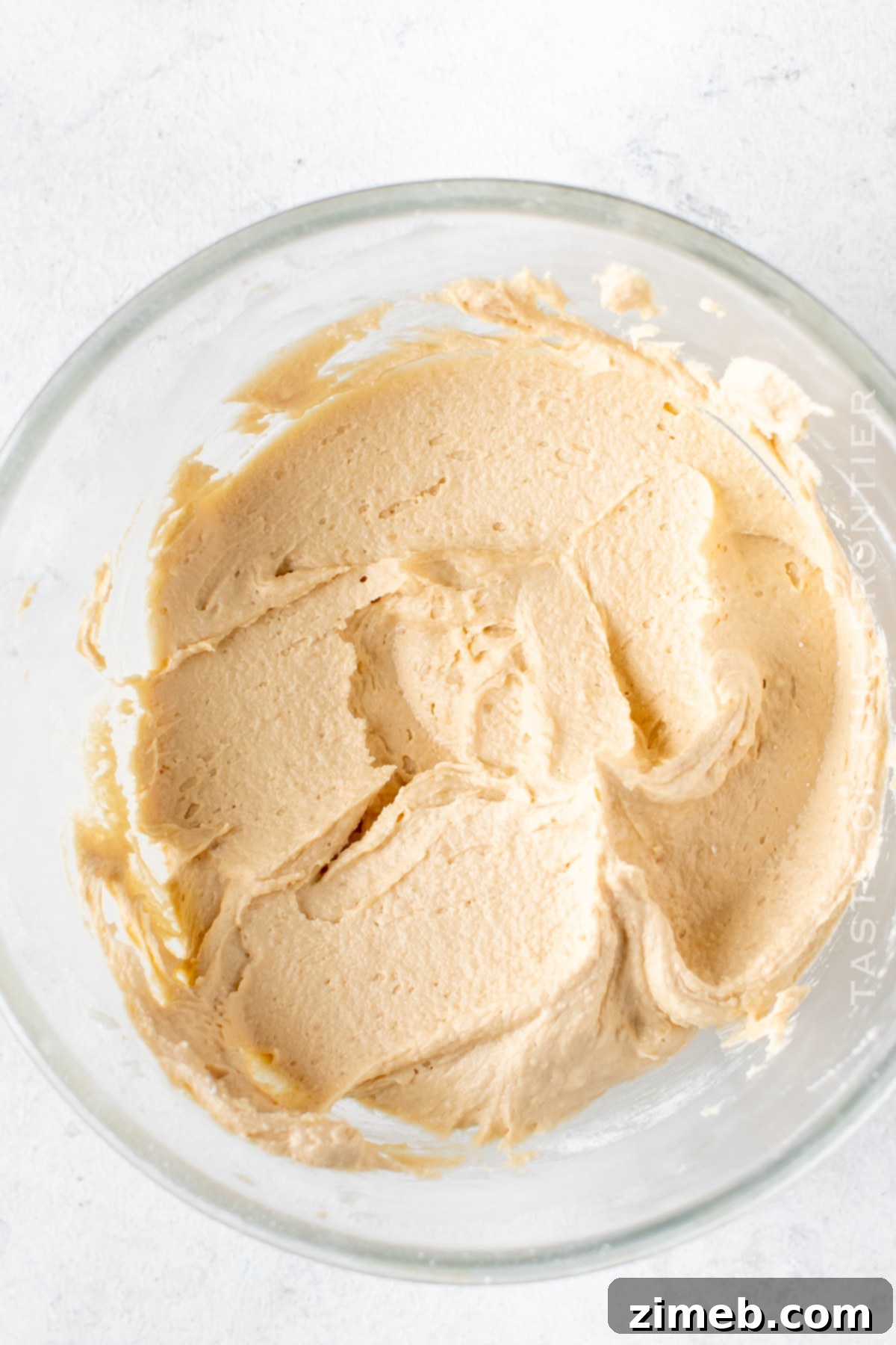 Detailed guide on how to make rich caramel buttercream frosting