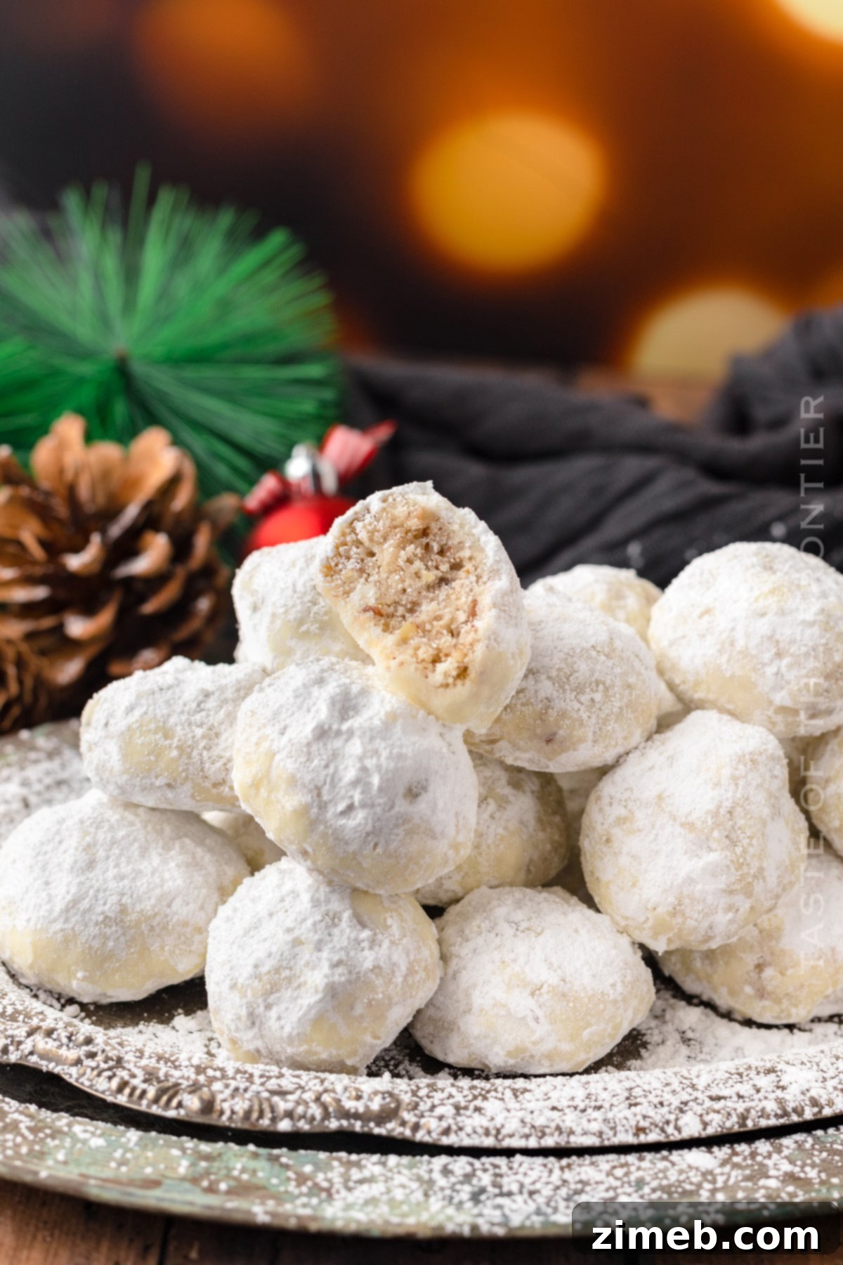 Mexican Christmas Cookies, a festive and traditional sweet treat for the holidays.