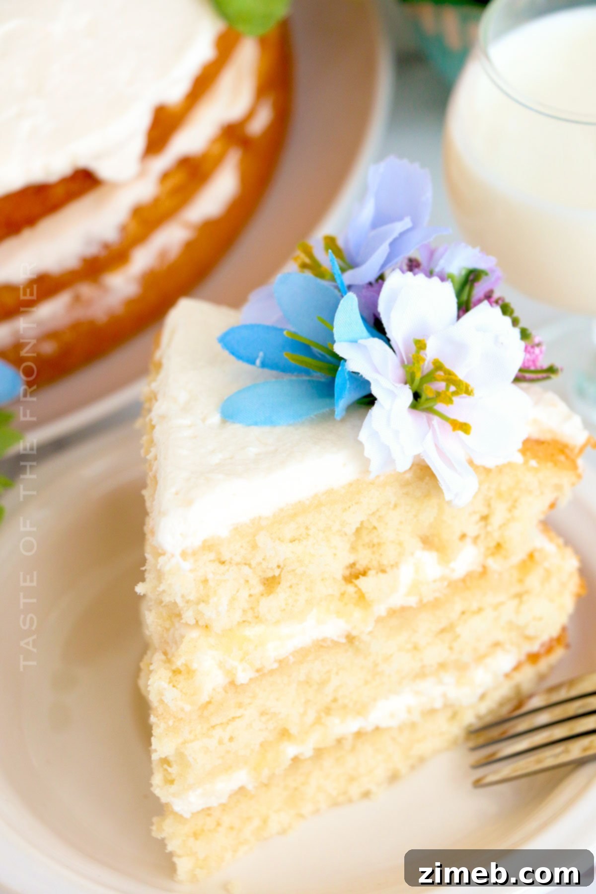 Petal Perfect Cake 17 Beautiful three-layer Flower Cake decorated with real flowers