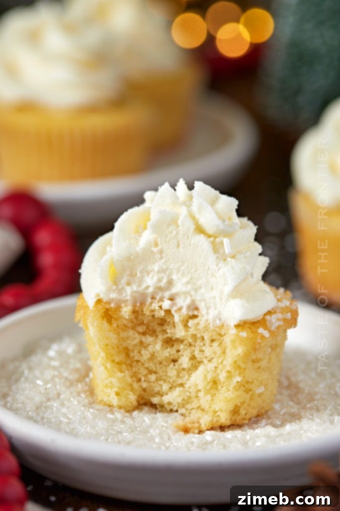 15 Joyful Christmas Cupcake Creations 18 Elegant Champagne Frosting for Cupcakes and Cakes