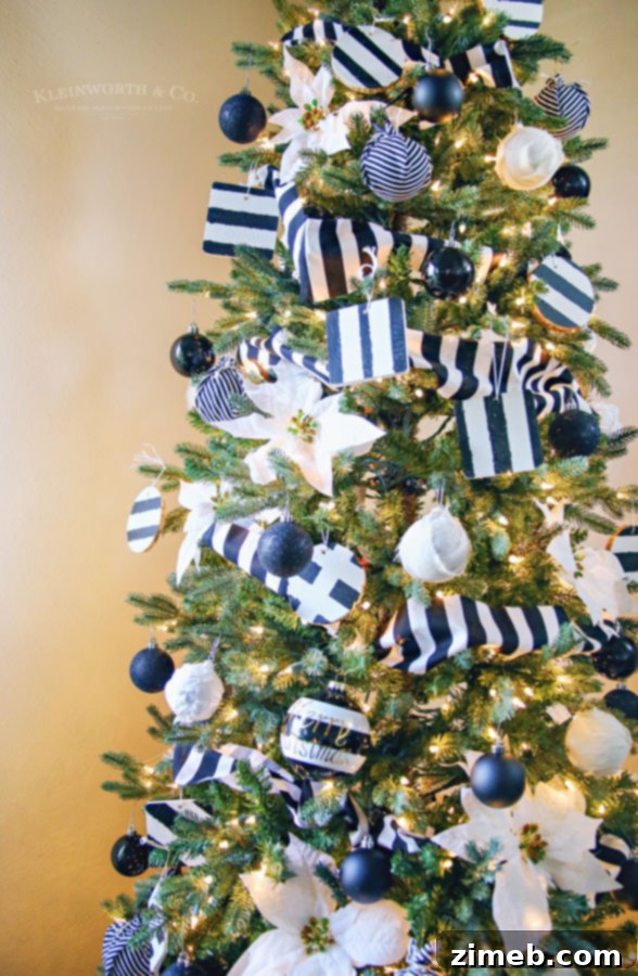 Stunning Black and White Christmas Tree Decorations